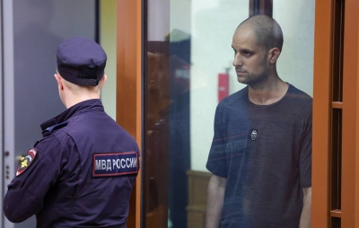 Ρωσία: Ένοχος για κατασκοπεία ο δημοσιογράφος της WSJ, Evan Gershkovich - Kάθειρξη 16 ετών