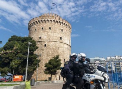 Θεσσαλονίκη: Μία σύλληψη για τα επεισόδια στον Λευκό Πύργο – Βεβαιώθηκαν 13 παραβάσεις