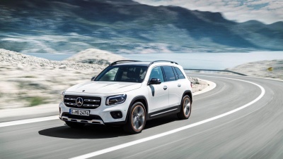 H Mercedes-Benz GLB ξεκινά από τα 1.300 κ.εκ. και έχει έως 7 θέσεις