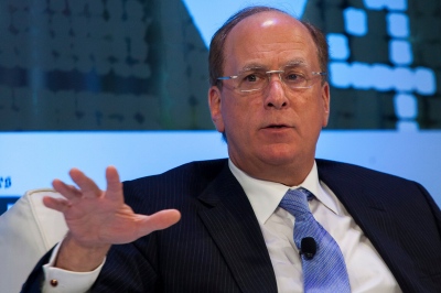 Παρέμβαση Larry Fink (BlackRock) για τη Fed: Υπερβολικές οι προσδοκίες της αγοράς για τις μειώσεις επιτοκίων