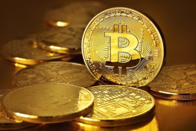 Σπάει κάθε ρεκόρ το Bitcoin, στα 7.000 δολ. - Πάνω από 100 δισ. δολ. η κεφαλαιοποίηση