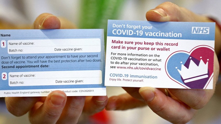 Βρετανία: Με «ταυτότητα κορωνοϊού» όσοι κάνουν το εμβόλιο