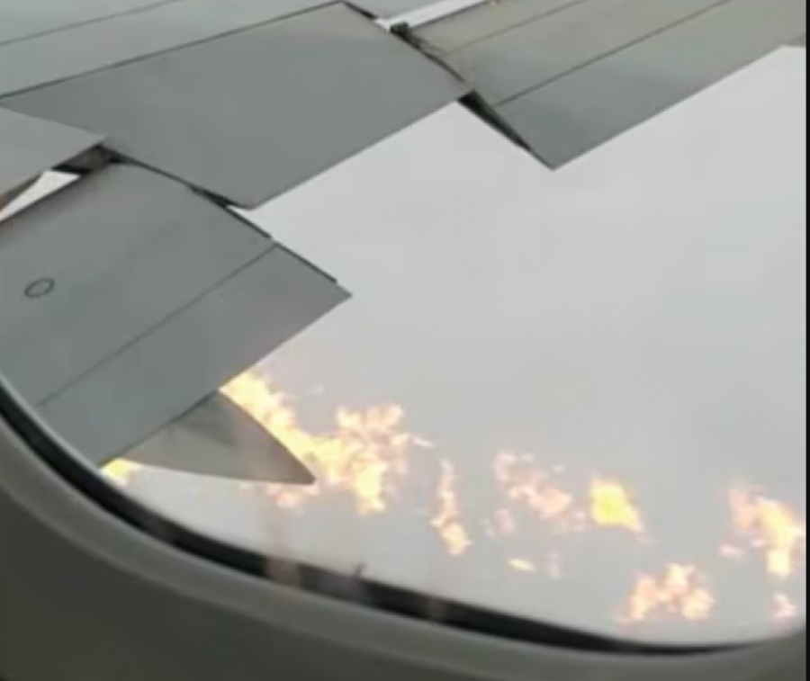 Σε νέες περιπέτειες η Boeing: Βρίσκεται υπό έλεγχο για αναγκαστική προσγείωση λόγω φωτιάς σε κινητήρα