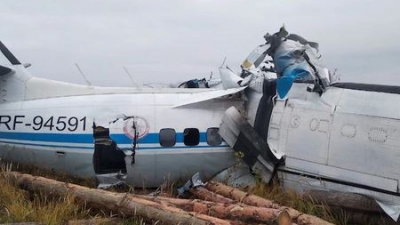 Ρωσία: Συντριβή αεροπλάνου – Στους 16 οι νεκροί και 7 οι τραυματίες
