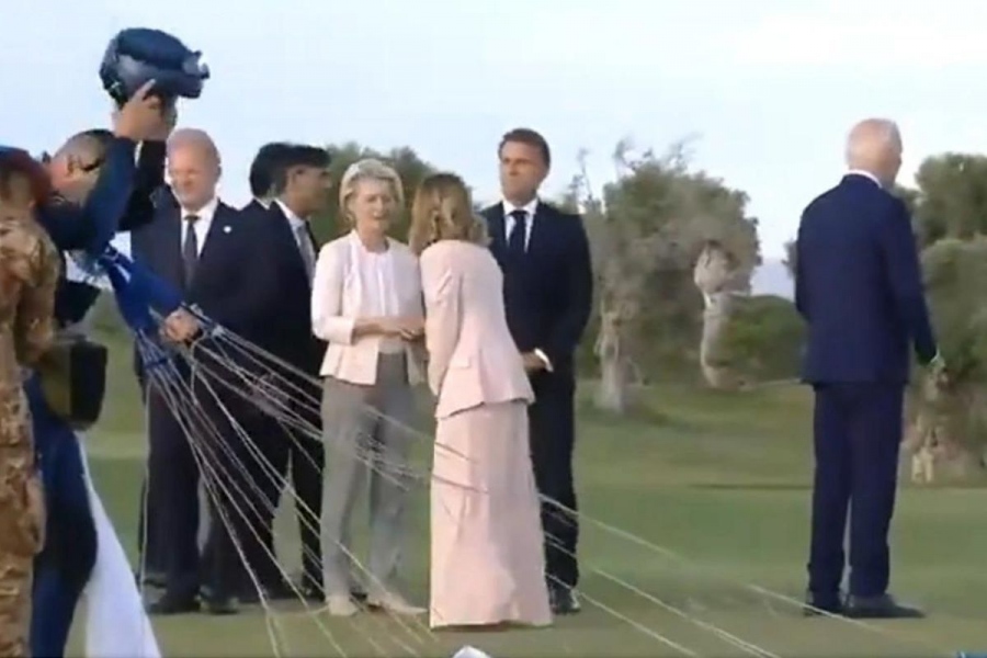 Κάποιος να τον βοηθήσει: Ο Biden... ξανα-πάγωσε - Έσπευσε η Meloni στην G7