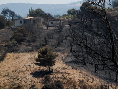 Πυρκαγιά στην ευρύτερη περιοχή των Γερανείων: Διάσπαρτες εστίες – Στο Αλεποχώρι κυβερνητικό κλιμάκιο