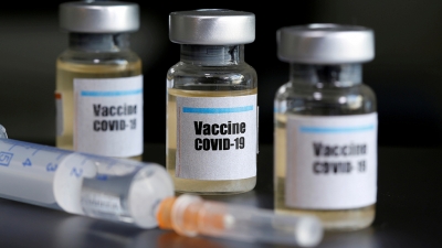 Βρετανία: Οι περιορισμοί στις εξαγωγές εμβολίων θέτουν σε κίνδυνο την παγκόσμια μάχη κατά του Covid-19
