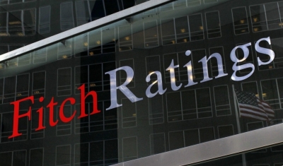 Fitch: Εντείνονται οι υποβαθμίσεις χρηματοπιστωτικών ιδρυμάτων, επιδείνωση στις αγορές