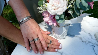 Ο πρώτος γάμος ομόφυλου ζευγαριού στο Δημαρχείο Φιλοθέης - Ψυχικού