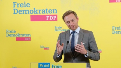 Lindner (FDP): Ανοιχτός σε συμμετοχή σε κυβερνητικό συνασπισμό σε περίπτωση νέων εκλογών, όχι όμως υπό την Merkel