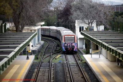 Διακοπή δρομολογίων στον ΗΣΑΠ λόγω πτώσης ατόμου από πεζογέφυρα στο ΚΑΤ