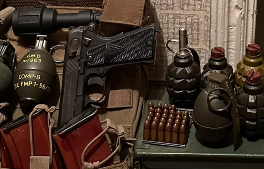 Σπάνιο πολωνικό πιστόλι Vis.35 σε χρήση από τις ουκρανικές αμυντικές δυνάμεις – Ανήκει σε Καυκάσιο μισθοφόρο