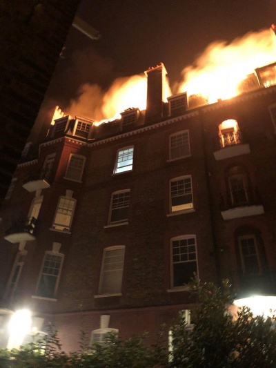 Μ. Βρετανία: Τεράστια πυρκαγιά σε 5όροφη πολυκατοικία – Πρόλαβαν και την εκκένωσαν οι 50 ένοικοι