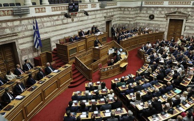 Συνταγματική Αναθεώρηση: Στο επίκεντρο η εξομοίωση στρατιωτικών – τακτικών δικαστών και η επιλογή μελών ανεξάρτητων αρχών