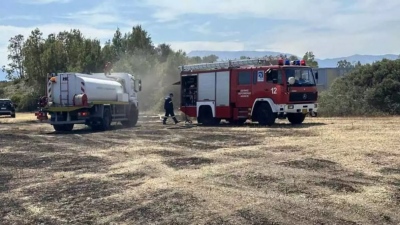 Φωτιά στο αεροδρόμιο των Σπάτων κοντά σε δεξαμενές καυσίμων