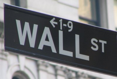 «Βουτιά» άνω των 200 μονάδων για τον Dow Jones, λόγω ανησυχιών για καθυστέρηση της φορολογικής μεταρρύθμισης