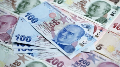 Τουρκία: «Βουτιά» για τη λίρα στις 4,99/δολ.  – Οι ΗΠΑ ετοιμάζουν κυρώσεις