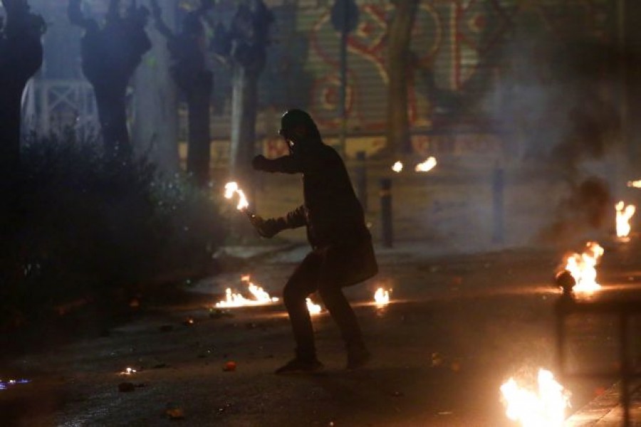 Θεσσαλονίκη: 10 προσαγωγές για την επίθεση με μολότοφ εναντίον αστυνομικού τμήματος