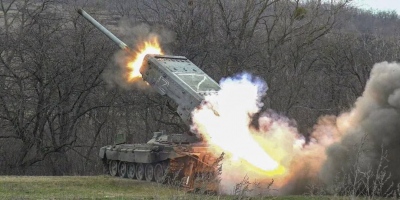 Ρωσικά φλογοβόλα εξόντωσαν στο Donetsk τους Ουκρανούς, που έχασαν 550 στρατιώτες σε 24 ώρες