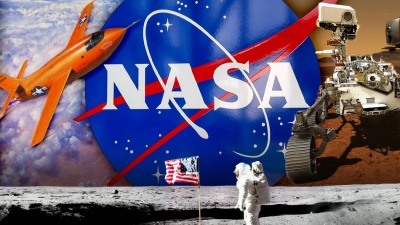 Το τέρας της γραφειοκρατίας τινάζει στον αέρα τα σχέδια της NASA για προσεδάφηση αστροναυτών το 2026