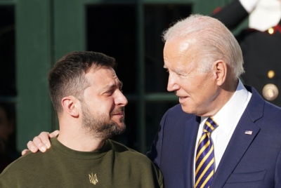 Ευχαριστίες Zelensky σε Biden για την… ακλόνητη δικομματική στήριξη των ΗΠΑ