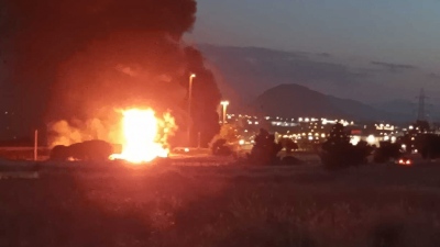 Συναγερμός στην Εθνική Αθηνών – Κορίνθου: Ανατροπή βυτιοφόρου, έχει προκληθεί φωτιά
