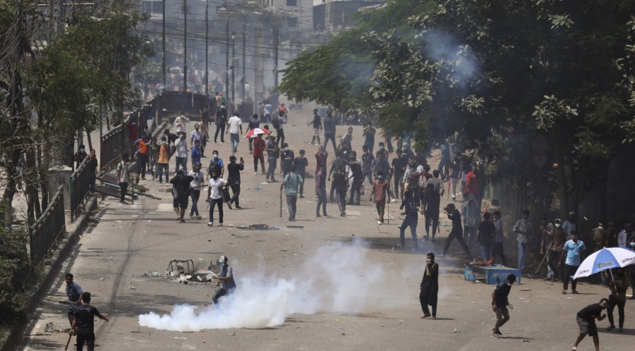 Μπανγκλαντές: Χάος από βίαιες συγκρούσεις φοιτητών με την αστυνομία, 32 οι νεκροί