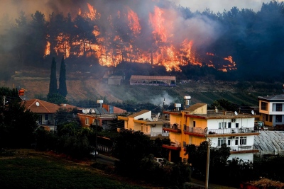 Τουρκία: Τρίτη ημέρα μαίνεται η πυρκαγιά στο Κορδελιό της Σμύρνης - Κάηκαν 16 σπίτια ακόμη και πολυκατοικίες