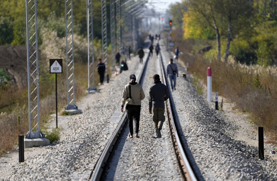 Σύγκρουση ΕΕ και Ουγγαρίας για τους μετανάστες – «Τα σύνορα θα συνεχίσουν να είναι κλειστά, δεν θα δεχθούμε μαζικές εισροές μεταναστών»