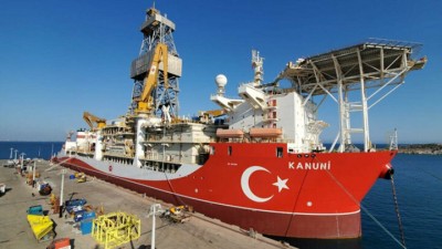 Kanuni: Tο τρίτο γεωτρύπανο της Τουρκίας μήκους 227 μέτρων και ύψος 114 μέτρων πλέει στη Μεσόγειο