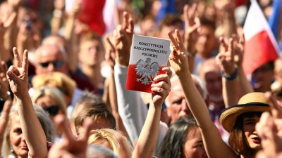 Πολωνία: Έχασε την ασυλία του δικαστής που άσκησε κριτική στην κυβέρνηση για το καθεστώς του κράτους δικαίου