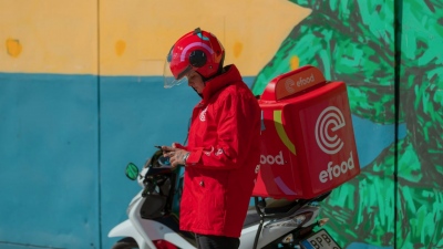Στο στόχαστρο της Κομισιόν για δημιουργία καρτέλ η Delivery Hero, μητρική της e-food