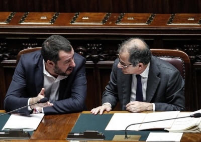 O Salvini προειδοποιεί τον Tria - H θέση του στο ΥΠΟΙΚ θα εξαρτηθεί από τις μειώσεις φόρων
