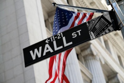 Νέα ιστορικά υψηλά για τη Wall Street - Στο +0,37% o S&P 500 - Ξεπέρασε τις 9.000 μονάδες ο Nasdaq