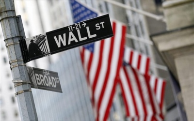 Πτώση στη Wall, με το βλέμμα στις λιανικές πωλήσεις - Στο -0,4% ο Dow Jones, ο Nasdaq -0,1%