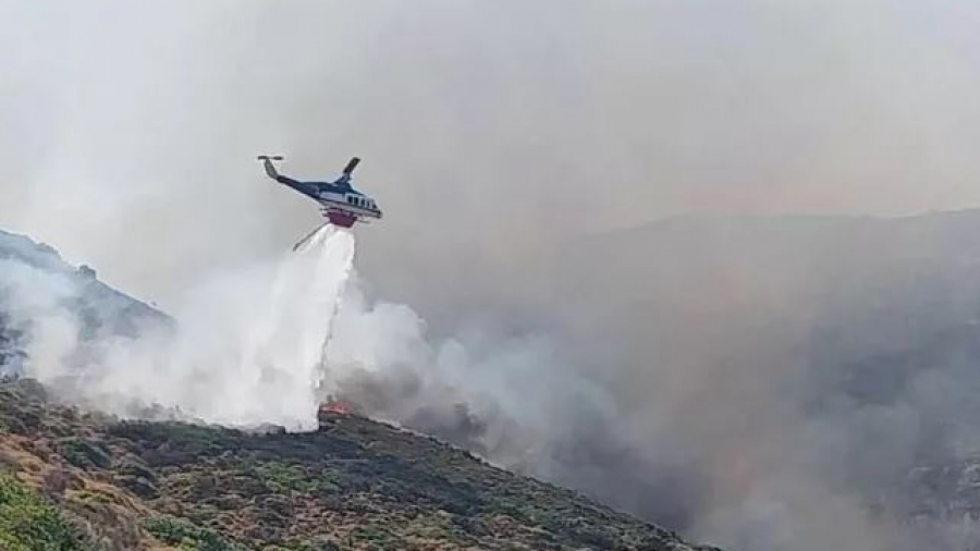 Μάχη με τις φλόγες στην Ικαρία και στο όρος Φαλακρό στη Δράμα