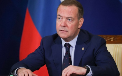 Medvedev: Ο Zelensky είναι κλόουν και τελειωμένος ζητιάνος - κλέφτης που φτύνει στο χέρι του δωρητή Trump