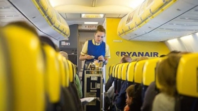 Η Ryanair καταγγέλει υπερχρεώσεις σε πτήσεις από eDreams και Booking.com