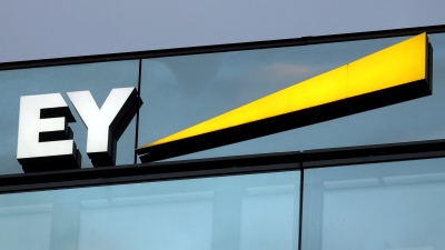 EY: Η παγκόσμια οικονομική δραστηριότητα αναμένεται να διατηρήσει σταθερή δυναμική το 2025