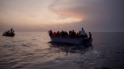 Η Μάλτα υποχρεώθηκε να επιτρέψει την αποβίβαση σε 425 μετανάστες που κρατούνταν σε σκάφη μεσοπέλαγα