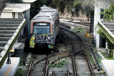 Συναγερμός στον Άγιο Ελευθέριο - Άτομο έπεσε στις ράγες του ΗΣΑΠ