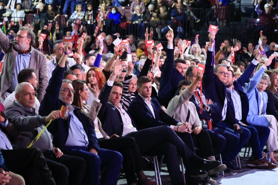 Χάος και ... ξύλο στον ΣΥΡΙΖΑ με την εκλογή συνέδρων - Νικήσαμε λένε οι 87, συντριπτική επικράτηση βλέπει και ο Κασσελάκης