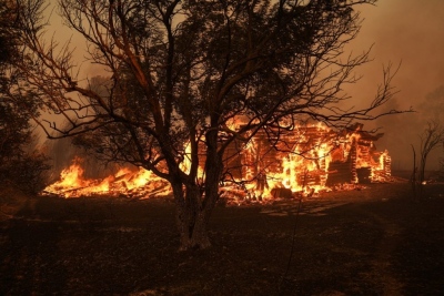 Η πυροσβεστική διαψεύδει τα περί λαθών στην πυρκαγιά του Βαρνάβα: Ενεργήσαμε άμεσα, οι εντολές που δόθηκαν