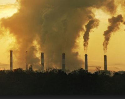 Σε υψηλά 4 ετών οι εκπομπές διοξειδίου του άνθρακα παγκοσμίως - Υπό πιέσεις η συμφωνία του Παρισιού για το κλίμα