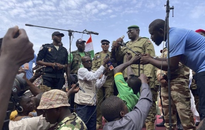 Άγρια κλιμάκωση στην Αφρική – Ο Νίγηρας διώχνει εσπευσμένα τους πρεσβευτές της ΕΕ, Μάλι και Μπουρκίνα Φάσο στο πλευρό των στρατιωτικών