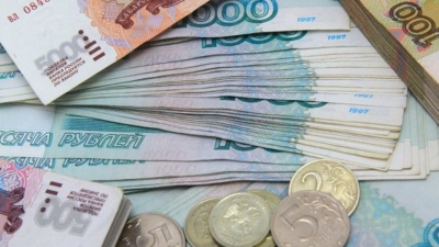 Πτώση για το ρούβλι, έναντι του δολαρίου μετά το αμερικανικό νομοσχέδιο για νέες κυρώσεις κατά της Ρωσίας