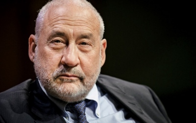 Stiglitz: Μετά τον πόλεμο στην Ουκρανία ετοιμάζεται ξεπούλημα – Οι ολιγάρχες της Δύσης θα παίζουν monopoly, οι πολλοί θα πεινούν