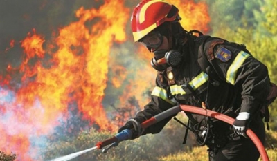 Φλέγεται η Ελλάδα: Πάνω από 50 δασικές πυρκαγιές σε όλη τη χώρα -  Ολονύκτια μάχη σε Φωκίδα - Στο Κρανίδι κάηκε ξενοδοχείο