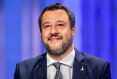 Αποστόμωσε ακτιβίστρια ο Salvini: Κάνε έρωτα, όχι... μπάφους - Κατέστρεψε φυτό κάνναβης: «Αυτά είναι σκ…ά»