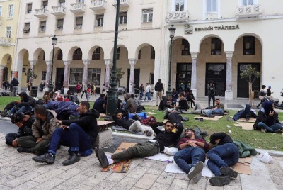 Πρόσφυγες κατασκήνωσαν στην πλατεία Αριστοτέλους στη Θεσσαλονίκη